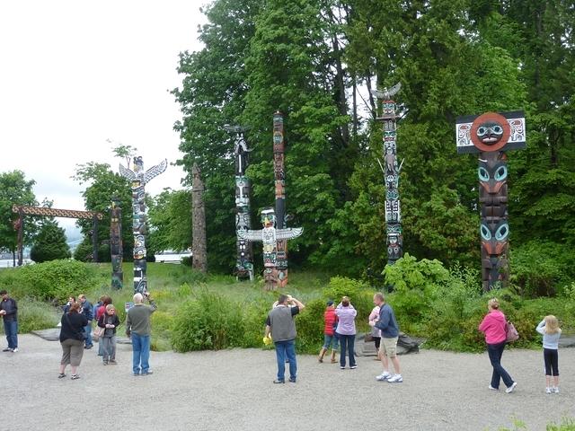 Stanley-Park-Totem-Poles-01