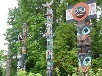 Stanley-Park-Totem-Poles-02